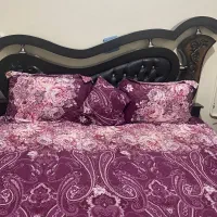تخت خواب و آینه دلاور