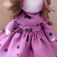 عروسک وگل های داخل باکس شیشه ایی
