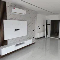 شقایق تکواحدی / دو نبش ویترین نور / مدرن و شاخص