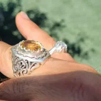 آنگشتر ثیترین