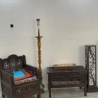 صندلی و میز چوبی