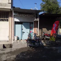 مغازه‌کوی‌مدرس‌فروش‌میباشد