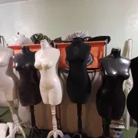 ۶ عدد مانکن نیم تنه زنانه و ۴ عدد مردانه کامل