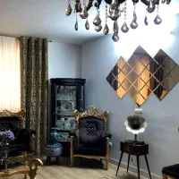 اجاره-خونه-شیک-با-آیینه-کاری-و-پارکت-و-کاغذ-دیواری