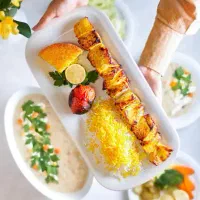 به یک منشی خانم جهت کار برای رستوران نیازمندیم