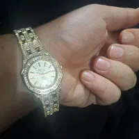 تعدادی ساعت ضداب رنگ ثابت