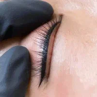 مدل برای بن مژه و خط چشم