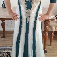 لباس مجلسی سبز و سفید کار شده مناسب سایز 40 تا 44