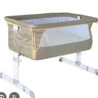 تخت کنار مادر
