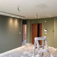 کارگر نقاشی ساختمان