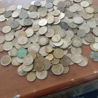 تعداد زیادی سکه شاهی جمهوری و خارجی و سکه قدیمی