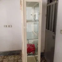بوفه ایستاده با آینه تمیز