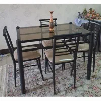 میزغذاخوری ۴ نفره در حد نو
