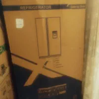 دو عدد یخچال یک عدد فروشی انتخاب با شما