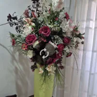 گل و گلدان بزرگ