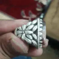 انگشتر نقره و ساعت و عینک آفتابی وسکه