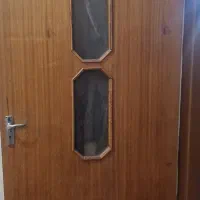 درب چوبی شیشه خور از چوب گردو
