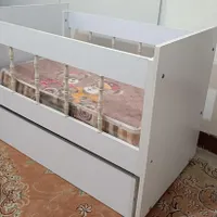 تخت گهواره ای کنار مادر کاملا نو|تخت و صندلی بچه|اراک, |دیوار