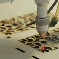 خانم آشنا به گرافیک یا دانشجو  جهت طراحی
