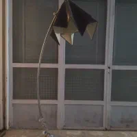 چراغ ابا ژورر ایستاده