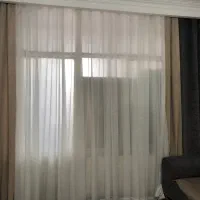 پرده و ساعت و موکت کناره