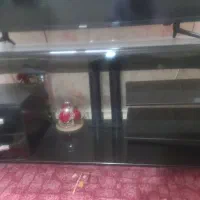 میز تلویزیون شیشه ای کار کرده