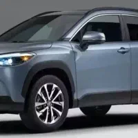 راننده خانم با ماشین