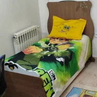 تخت کودک/نوزاد سالم تمیز با نرده محافظ کشو زیر تخت
