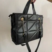 کیف زنانه دستی مشکی طلایی چرم مصنوعی