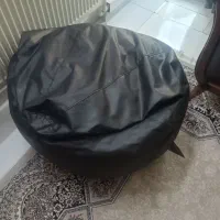 دو عدد پاف رنگ قرمز و مشکی