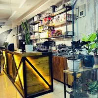 استخدام همکار خانم در کافی شاپ