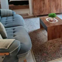 یه عددکاناپه له همراه میز جلو مبلی