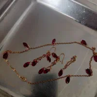 زنجیر گردن و گوشواره و زنجیر کوچک ساعت