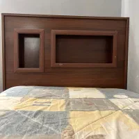 تخت چوبی کاملا سالم و تمیز