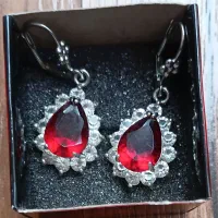 گوشواره نگین یاقوتی