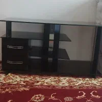 میزتلویزیون شیشه ای