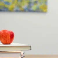 آموزش زبان انگلیسی مدرسه آنلاین و حضوری