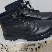 پالتو .کاپشن نیم بوت چکمه دستکش لباس گرم شال