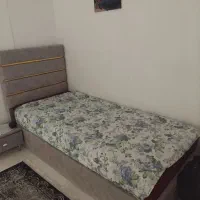 تخت یکنفره به همراه تشک