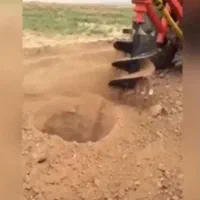 چاله کن  چاله درخت و نهال و کندن و ستون گلخانه