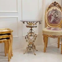 میز کنار سالنی تلفن و اباژور