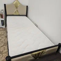 تختخواب یکنفره با تشک فومی طبی سالم و تمیز
