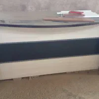 میز یاکانتر اداری