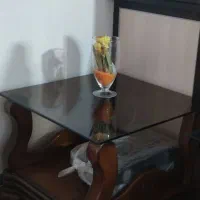 مبلمان هفت نفره با ۳تا عسلی و میز وسط کاملا سالم