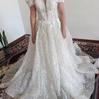 تعدادی محدود لباس عروس به فروش میرسه