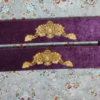 کتیبه پرده و ساعت ایستاده
