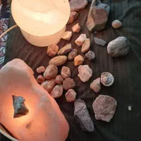 سنگهای تزئینی وچراغ خواب وفسیل