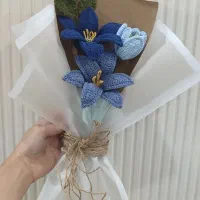 دسته گل لیلیوم (بافتنی)
