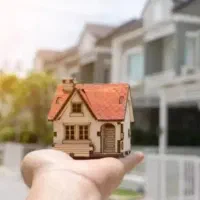 ۱۵۰متر۳خواب/طبقهٔ سوم/مجتمع گلها/بلوارگلاب صلاحی