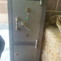 یک عدد گاو صندوق بزرگ ۲ درب ۱۰۰×۴۴×۴۳